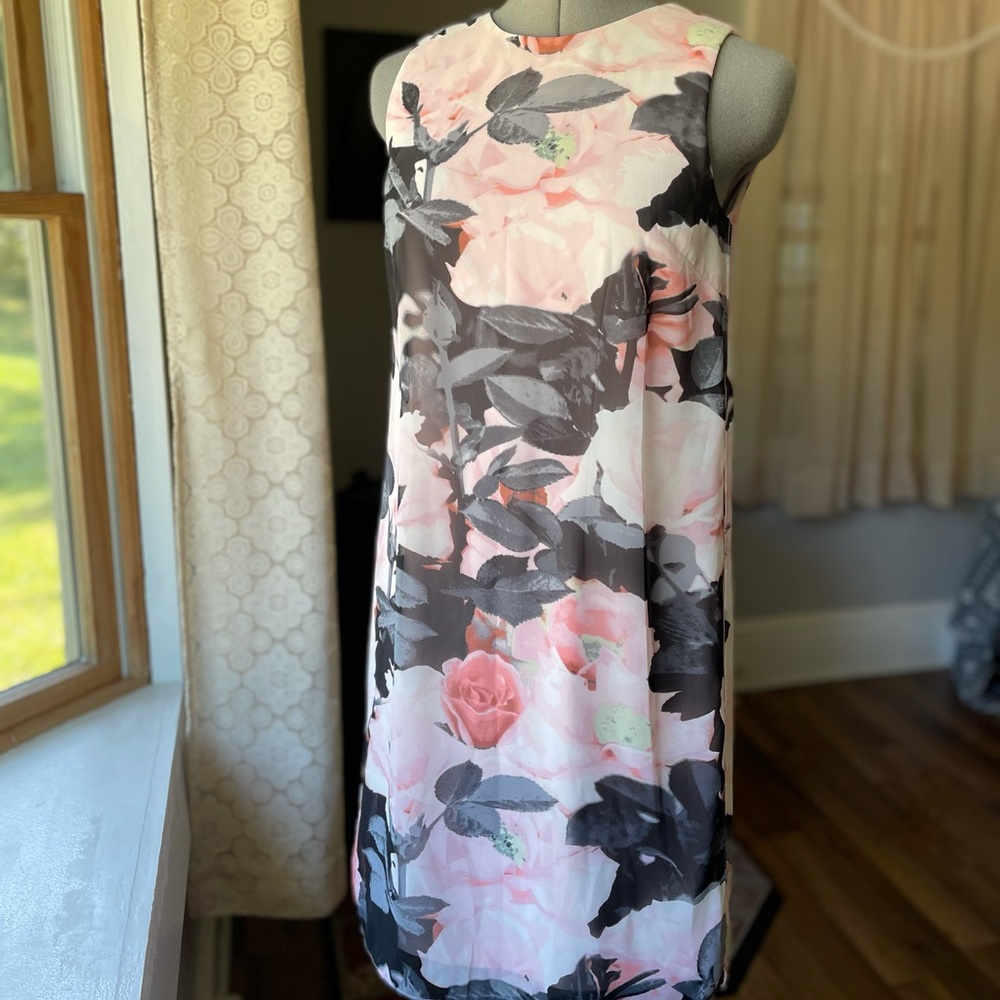 Vince Camuto Pink floral, high neck, fitted flyaway dress - size 2